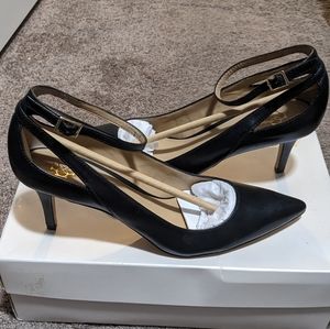 Ann Taylor Portia Kitten Heel black leather Women size 7.5